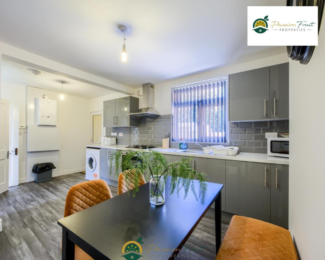 3 Bedroom Coventry House By Passionfruitproperties With Free Wi-Fi, Large Garden And Driveway - 52Nrc Exterior photo
