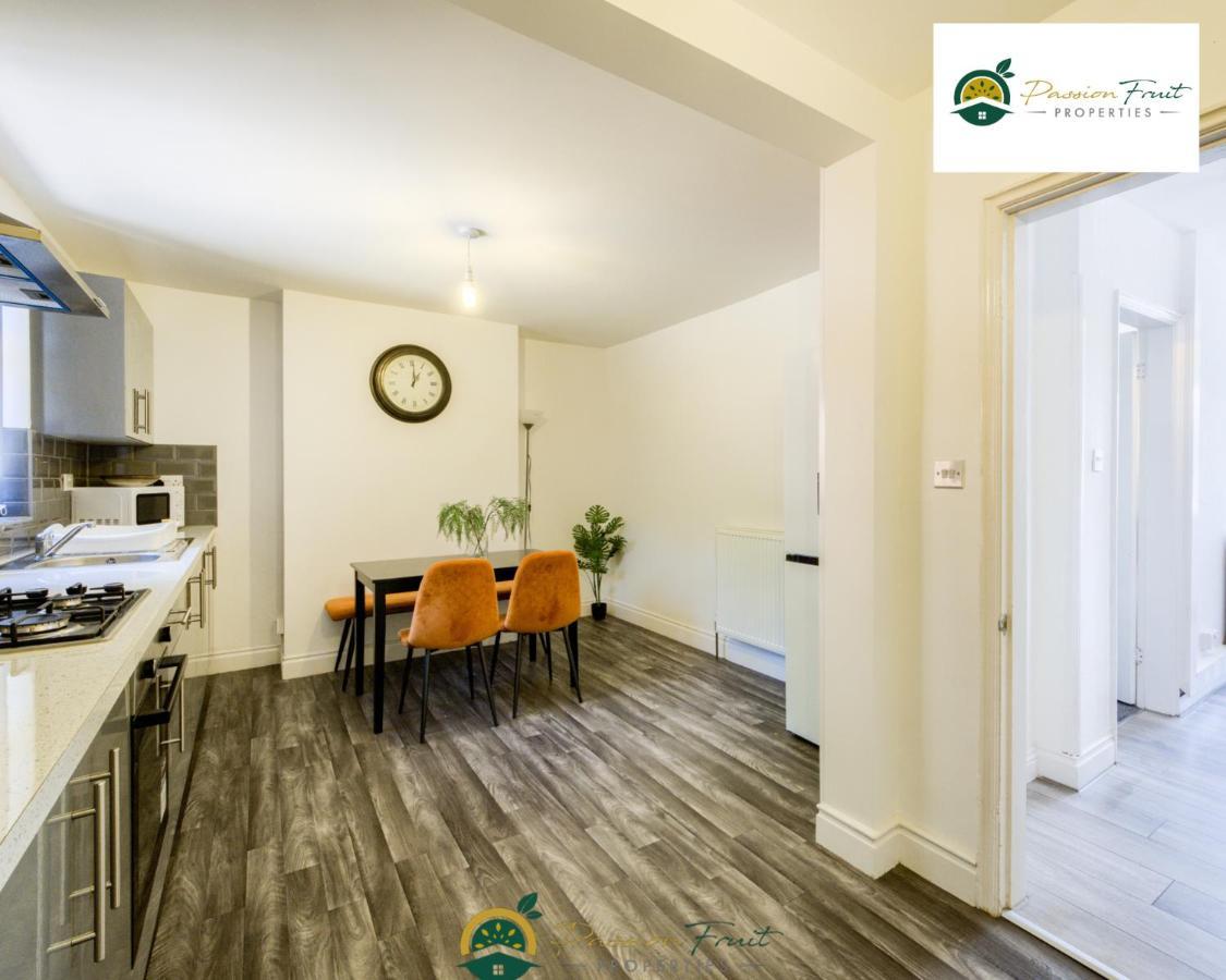 3 Bedroom Coventry House By Passionfruitproperties With Free Wi-Fi, Large Garden And Driveway - 52Nrc Exterior photo