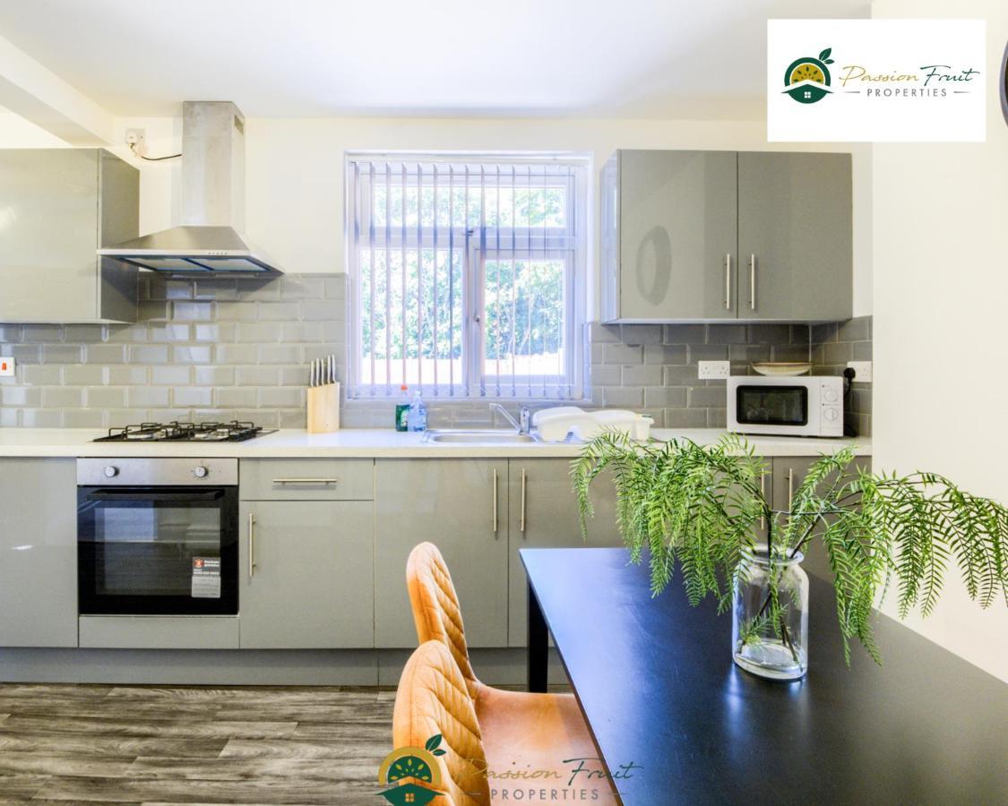 3 Bedroom Coventry House By Passionfruitproperties With Free Wi-Fi, Large Garden And Driveway - 52Nrc Exterior photo