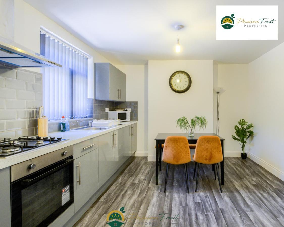 3 Bedroom Coventry House By Passionfruitproperties With Free Wi-Fi, Large Garden And Driveway - 52Nrc Exterior photo