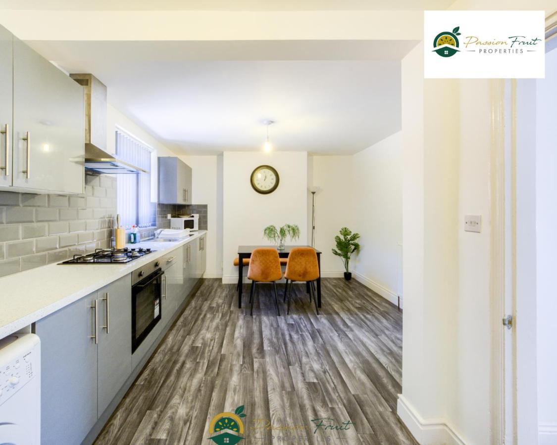 3 Bedroom Coventry House By Passionfruitproperties With Free Wi-Fi, Large Garden And Driveway - 52Nrc Exterior photo
