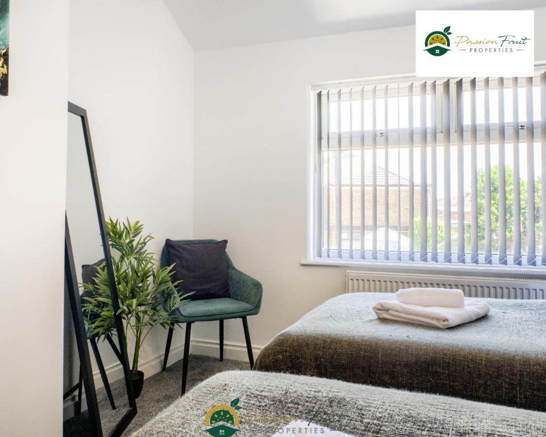 3 Bedroom Coventry House By Passionfruitproperties With Free Wi-Fi, Large Garden And Driveway - 52Nrc Exterior photo
