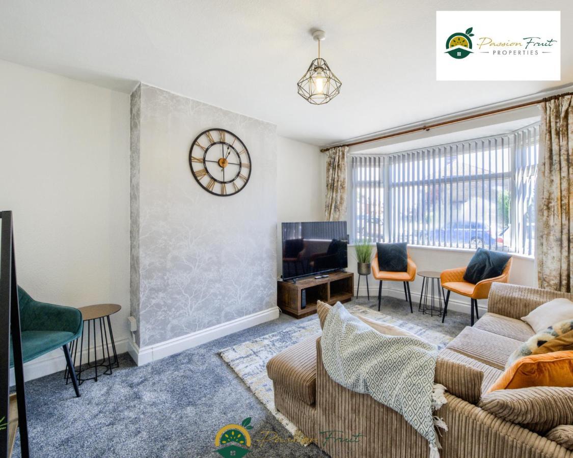 3 Bedroom Coventry House By Passionfruitproperties With Free Wi-Fi, Large Garden And Driveway - 52Nrc Exterior photo