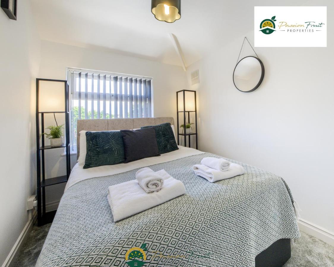 3 Bedroom Coventry House By Passionfruitproperties With Free Wi-Fi, Large Garden And Driveway - 52Nrc Exterior photo