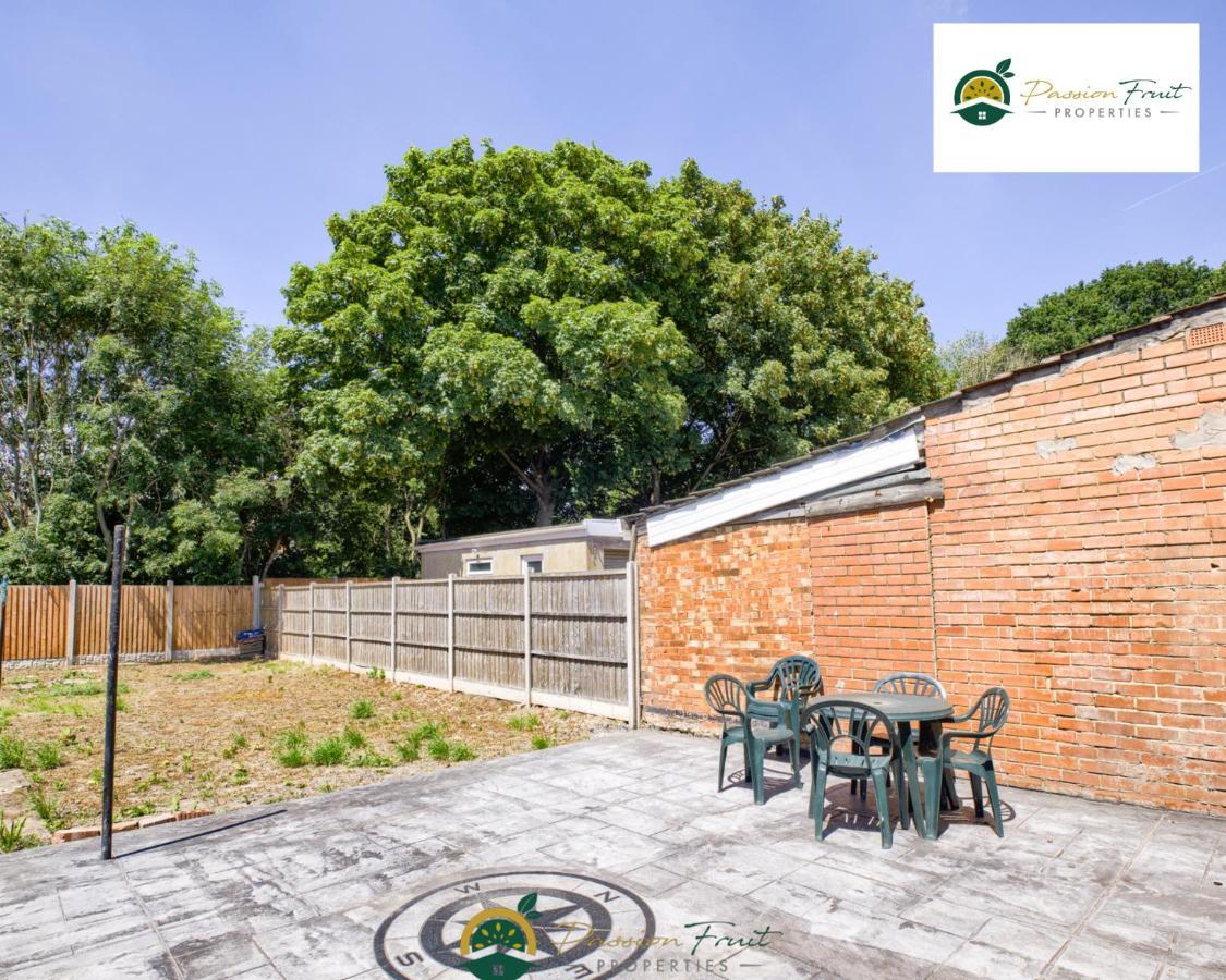 3 Bedroom Coventry House By Passionfruitproperties With Free Wi-Fi, Large Garden And Driveway - 52Nrc Exterior photo